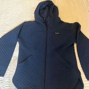 Patagonia women’s medium full zip quilted cozy sweatshirt dark blue